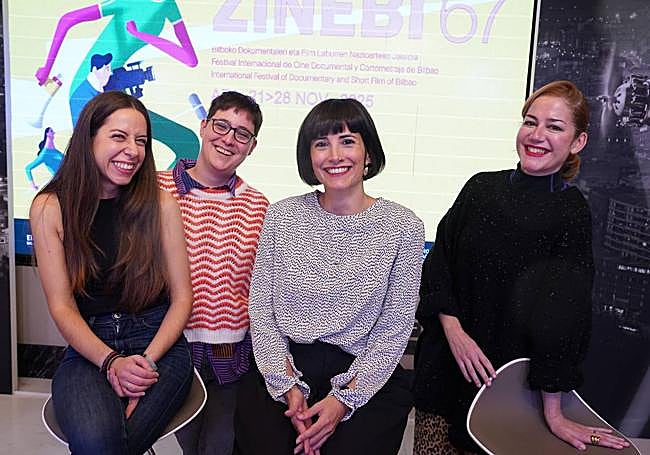 La productora Sara Blanco, Andrea Momoitio, fundadora de La Sinsorga, y las directoras Paula Iglesias y Marta Gómez.